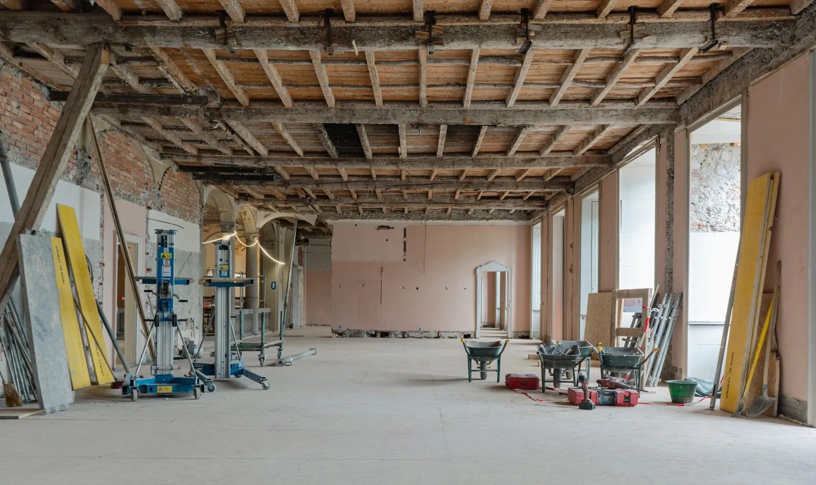Réseaux et structure sur un chantier de rénovation